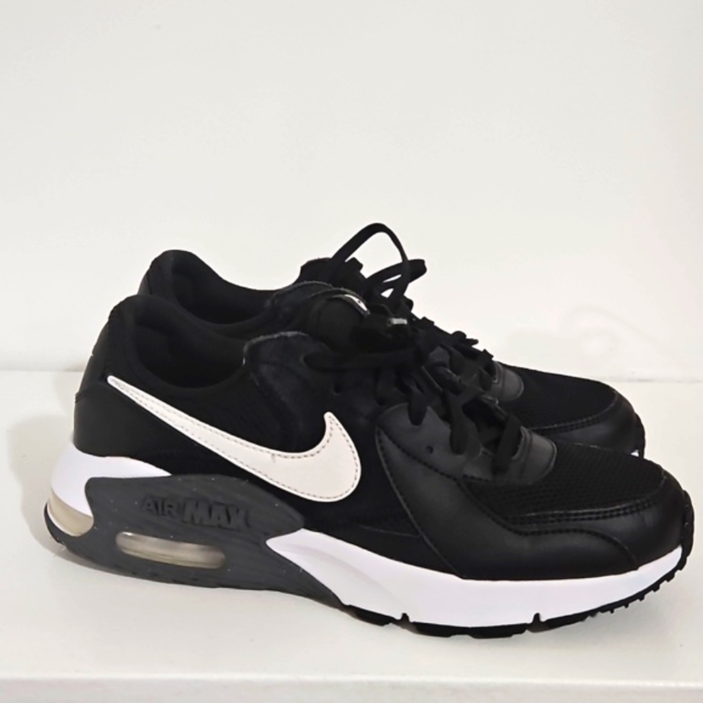 Nike Air Max Excee. Women's Size 8 - Picture 2 of 7